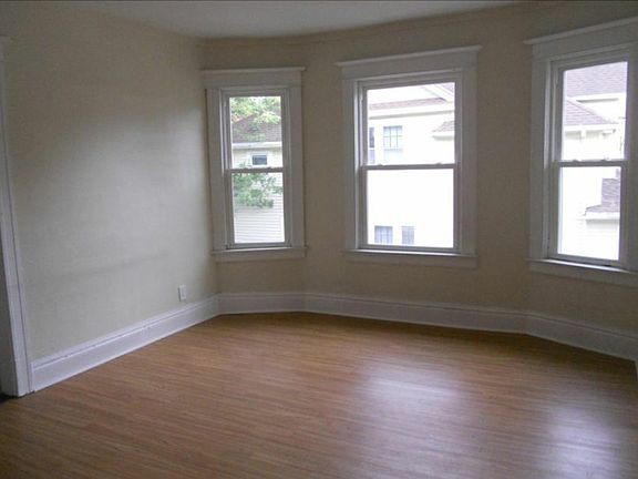 3rd image of 145 Bryant St APT 4