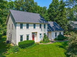 10 Sweetbriar Dr, Gansevoort, NY 12831