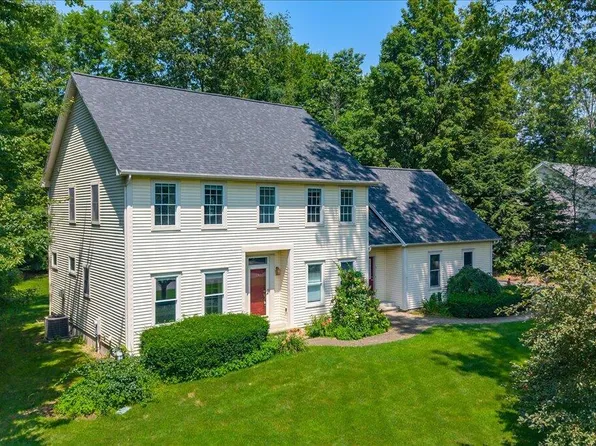 10 Sweetbriar Drive, Gansevoort, NY 12831