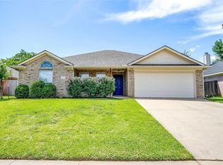 578 Tanglewood Dr, Burleson, TX 76028