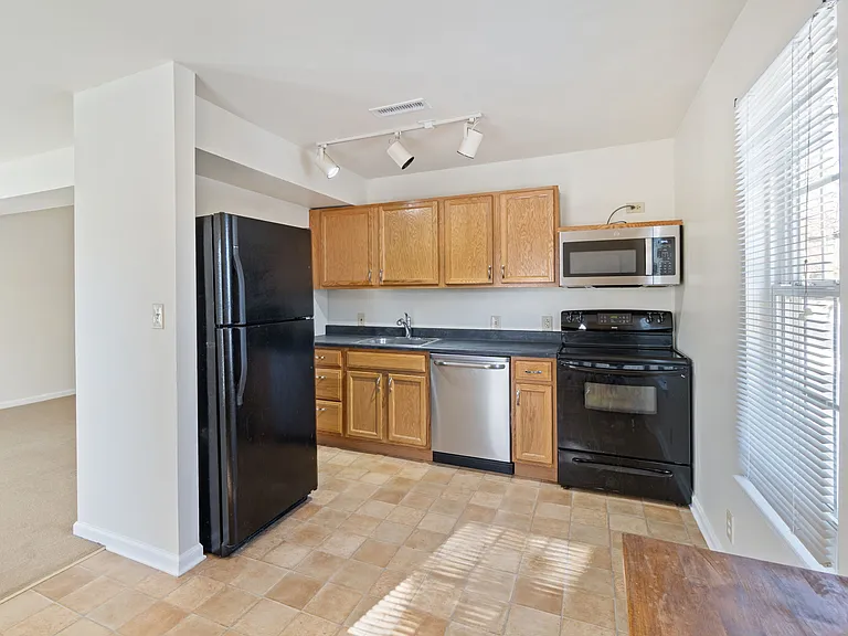 1264 Villa Ln #C — Photo 8