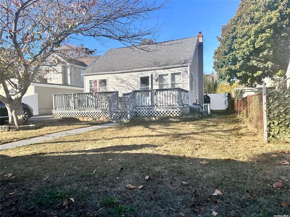 17 Trafalgar Drive Drive, Shirley, NY 11967