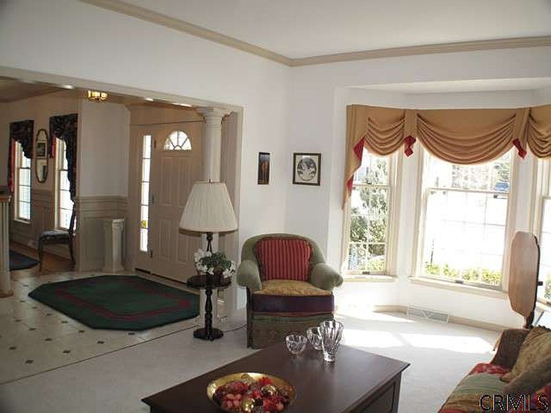 4th image of 93 GULLANE Drive
