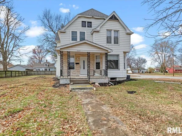 537 N 2nd St, Girard, IL 62640