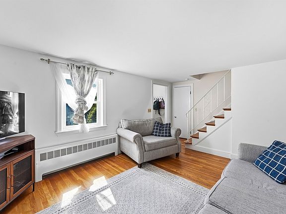 3rd image of 18 Tyler St