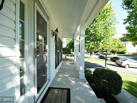 3rd image of 2869 Myrtlewood Dr