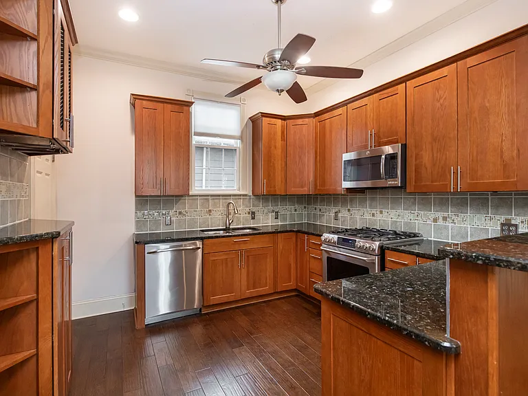 1502 Woodlawn Ave — Photo 9
