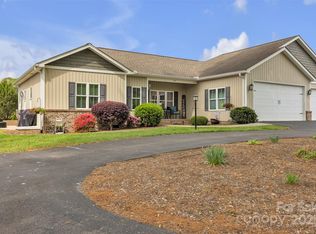 15 Willow Oaks Ct, Taylorsville, NC 28681