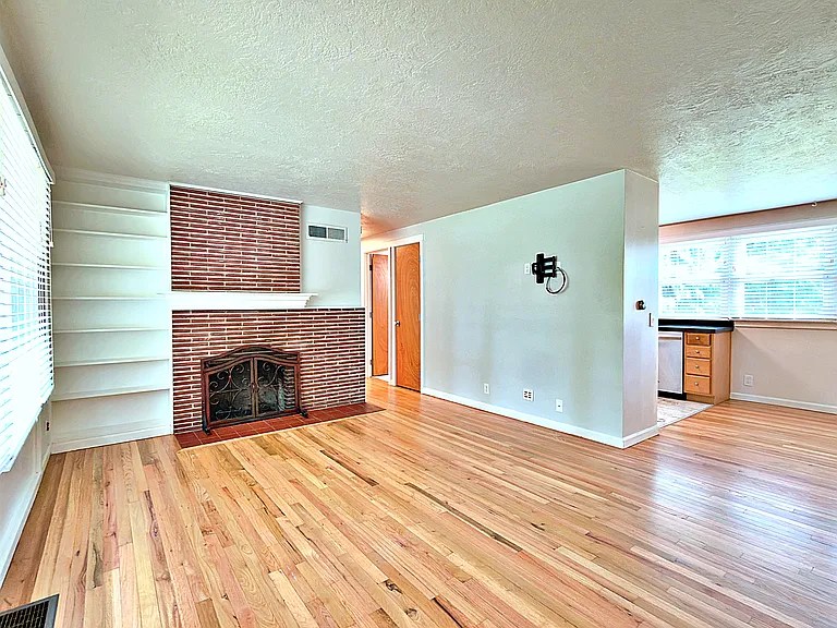 12820 SW Edgewood St — Photo 5