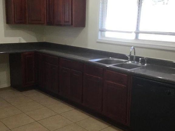 4th image of 2606 Pine Ave