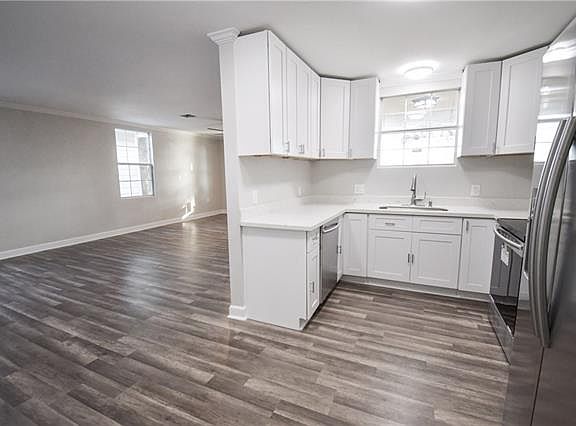 3rd image of 2027 Jackson Ave