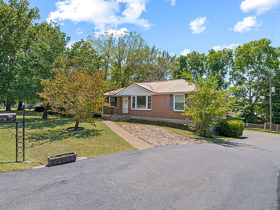 Conveniently located near Nashville West Shopping. Easy access to I-40 and Charlotte Pike