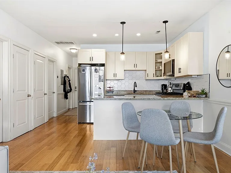 118 Saxton St #3 — Photo 8