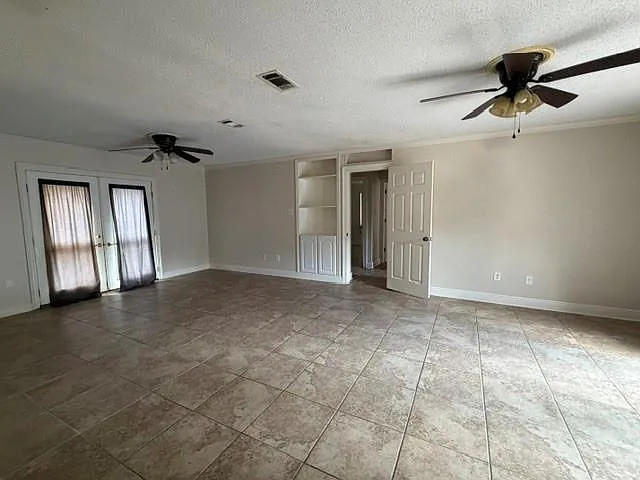 3 bed, 2.0 bath, 1650 sqft, $1,600 — Photo 3