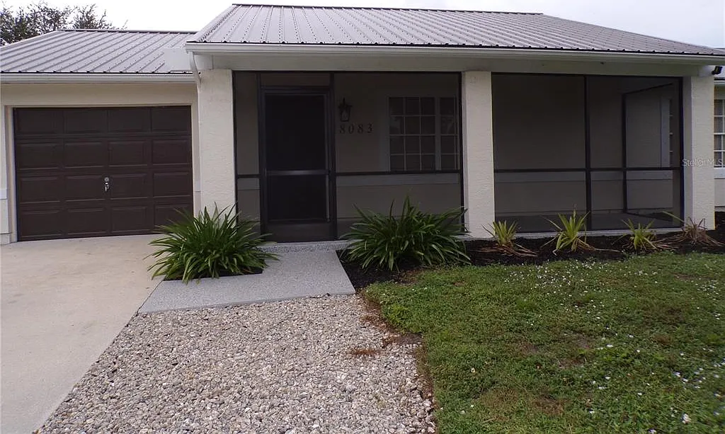 2 bed, 2.0 bath, 988 sqft, $1,900 — Photo 2