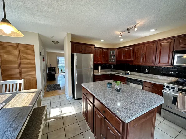 15 Crest St #B-13, West Haven, CT 06516