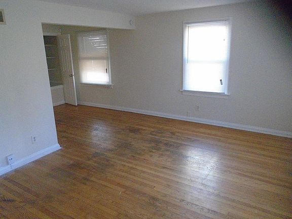 3rd image of 2600 Avie Dr