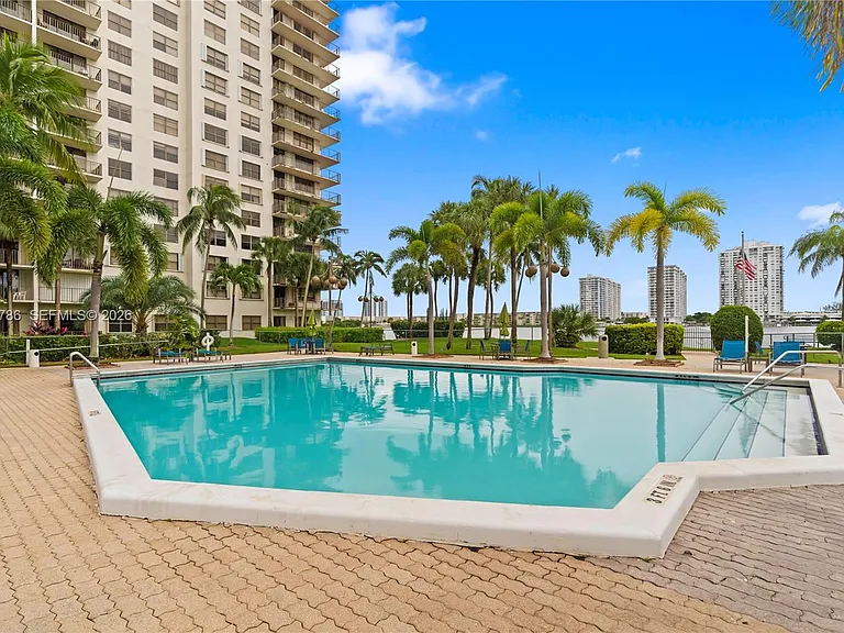 18151 NE 31st Ct #305 — Photo 30