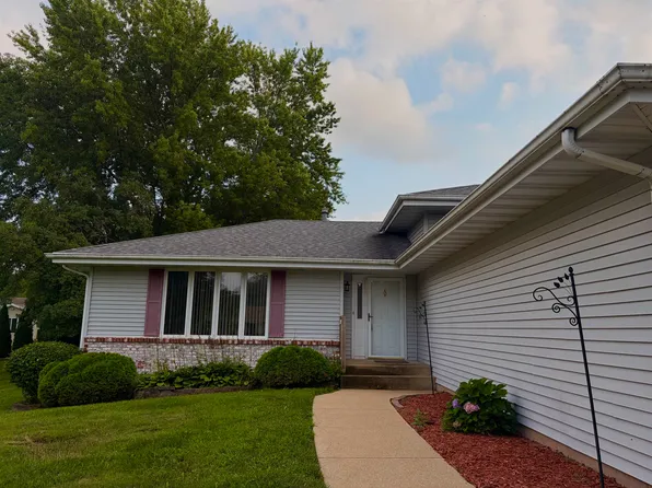 2215 Wheatland Ter, Freeport, IL 61032
