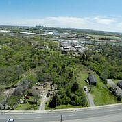 1st image of 922 W Trinity Ln