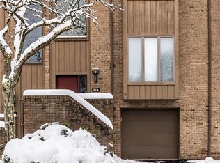 215 Pine Ct, Pittsburgh, PA