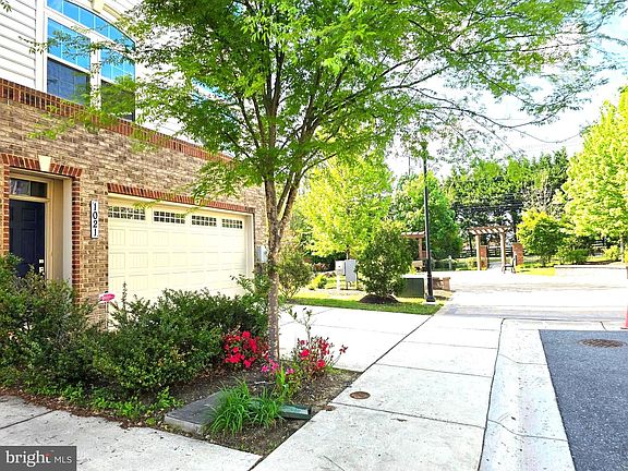 3rd image of 1021 Mutual Pl