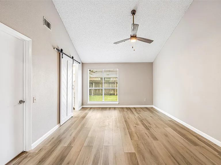 2602 Planters Row — Photo 16