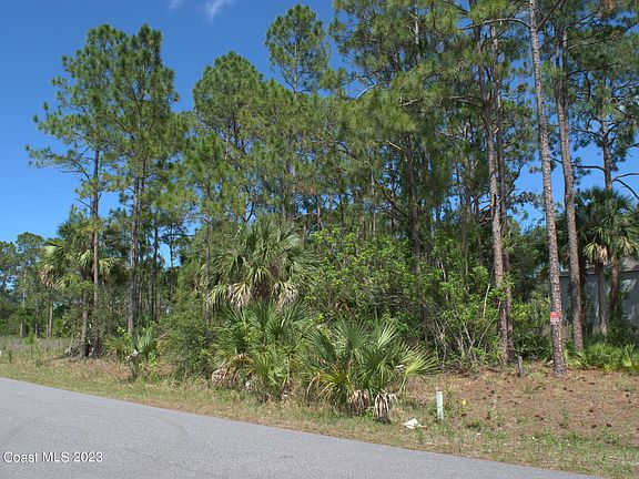 2nd image of 565 Oleander Ln NW