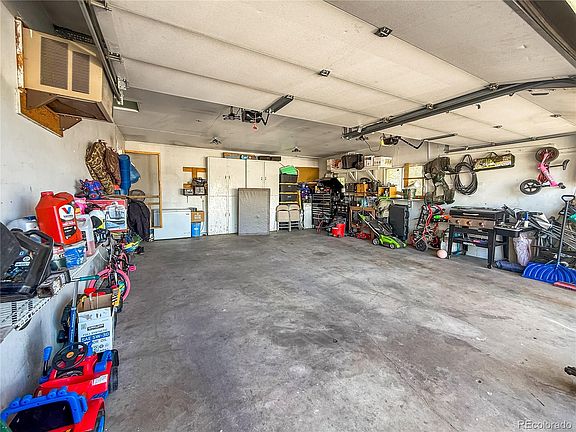 5th image of 554 D Avenue