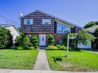 66 Grand St, Elmont, NY 11003