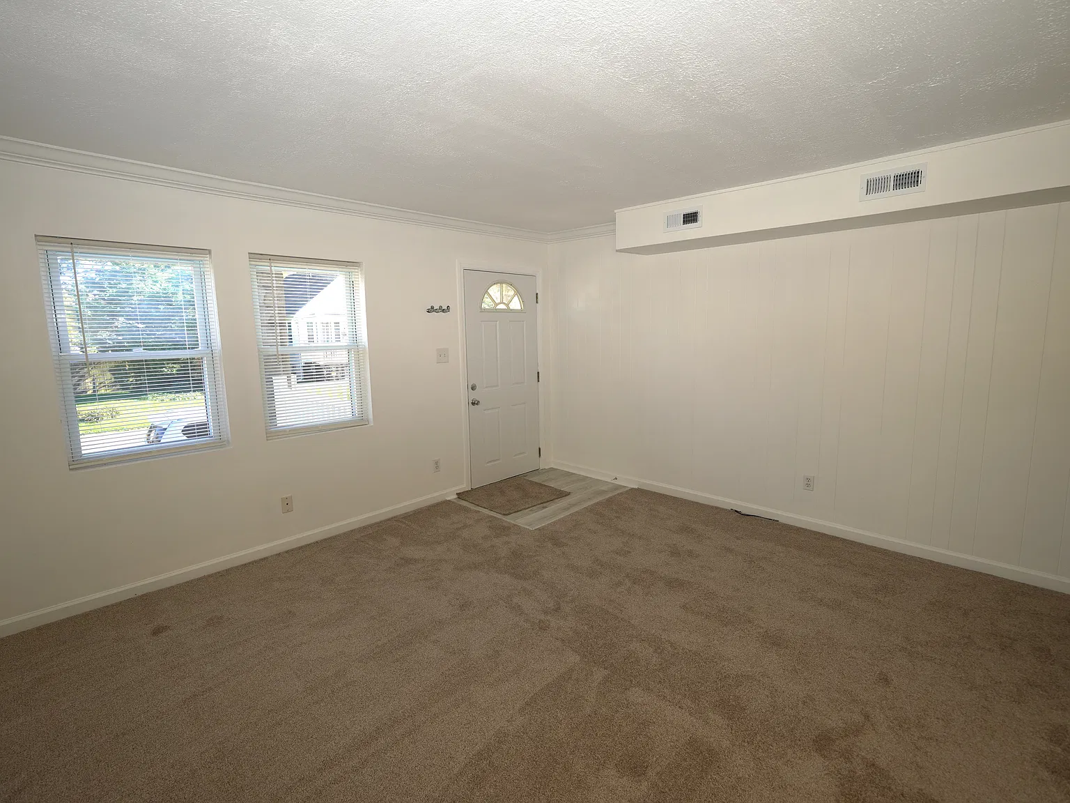 2 bed, 900 sqft, $1,800 — Photo 3