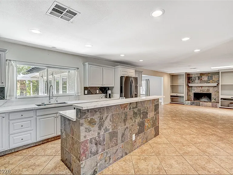 4153 Woodcrest Rd — Photo 14