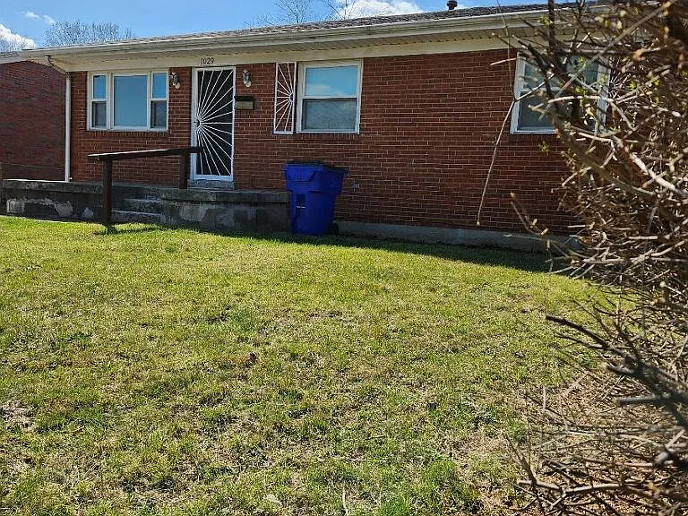 1029 Saint Martins Ave — Photo 4