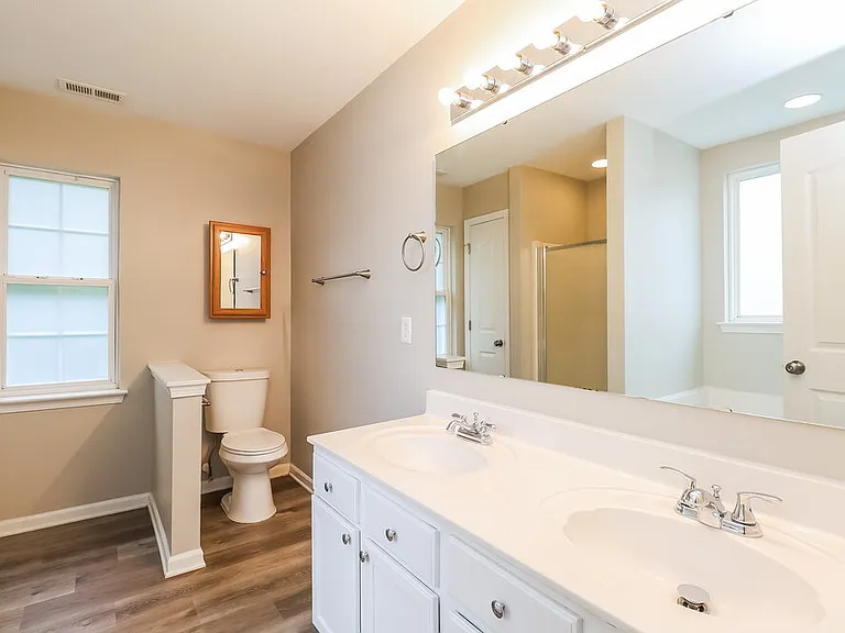 142 Hampshire Dr — Photo 12