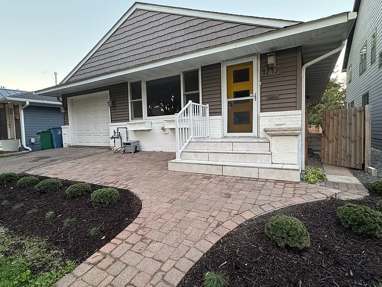 4749 York Ave S — Photo 2