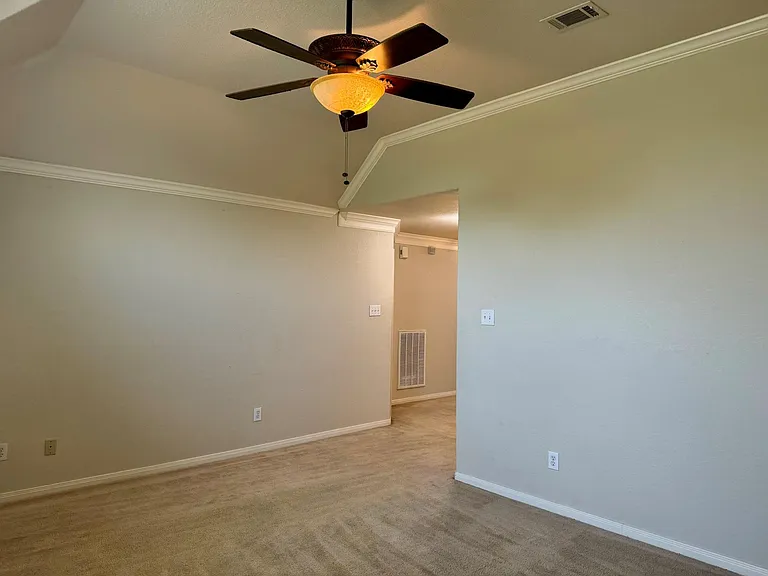 202 Almond Dr — Photo 7