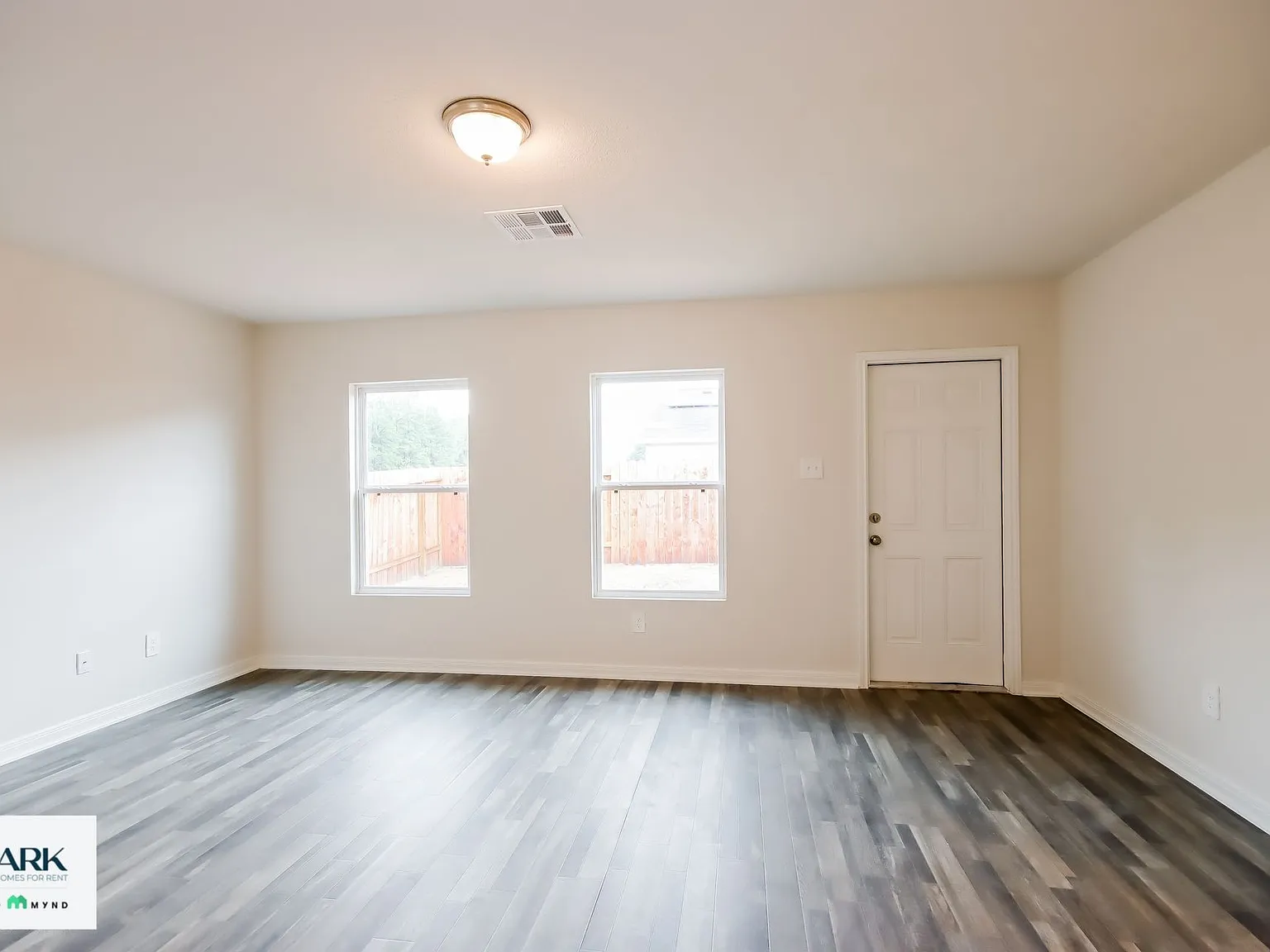 4 bed, 2.0 bath, 1400 sqft, $1,599 — Photo 3
