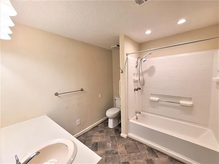503 Riveredge Dr — Photo 8