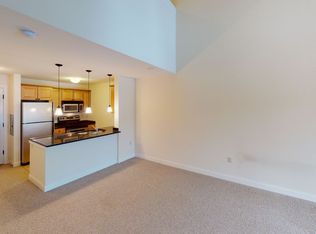 404 Genesee St APT 305, Delafield, WI 53018