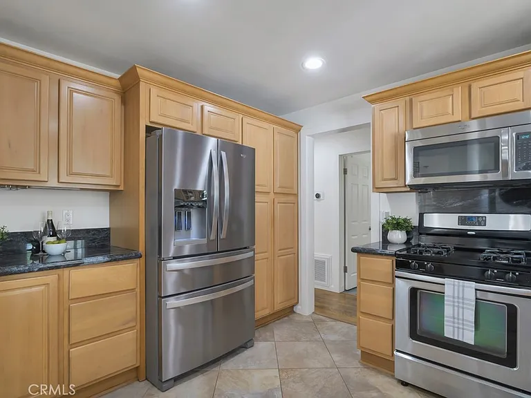 22529 Clarendon St — Photo 19