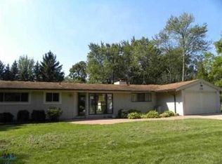 2311 N Pine Center St, West Bloomfield, MI 48323