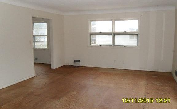 2nd image of 1855 Kenwood Dr E