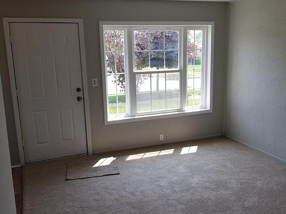 3rd image of 2420 Stieber St