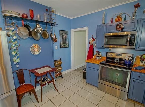 5th image of 1718 Alvar St
