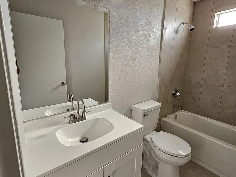 1509 E Harmon Ave — Photo 21
