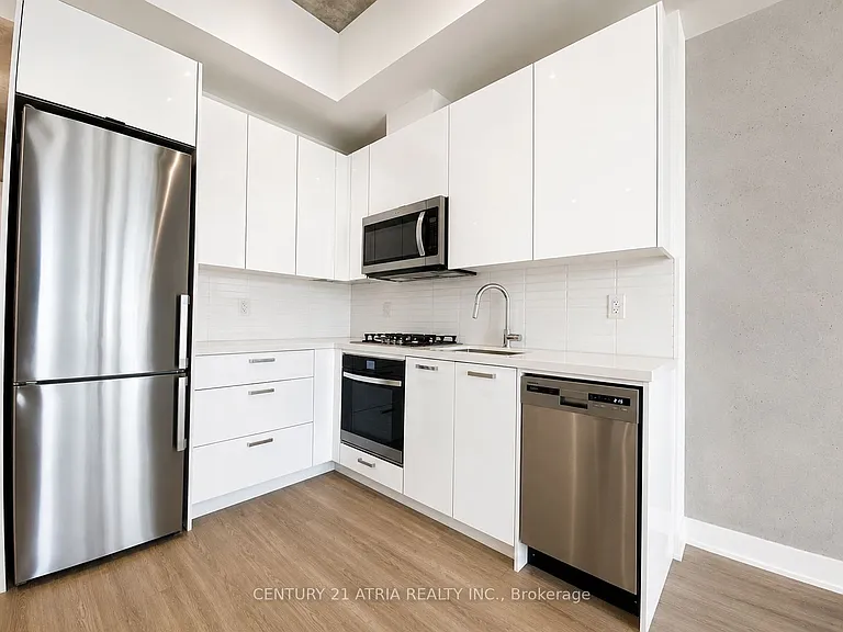 195 McCaul St #713 — Photo 2
