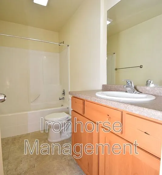 807 W Villard St #19 — Photo 11