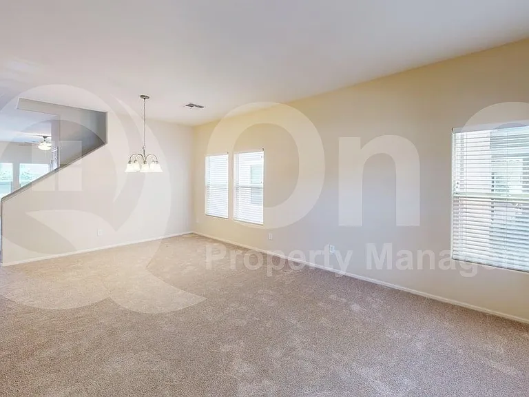 10821 W Elm St — Photo 5