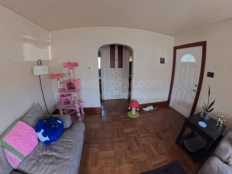 1121 W Mulberry St — Photo 4