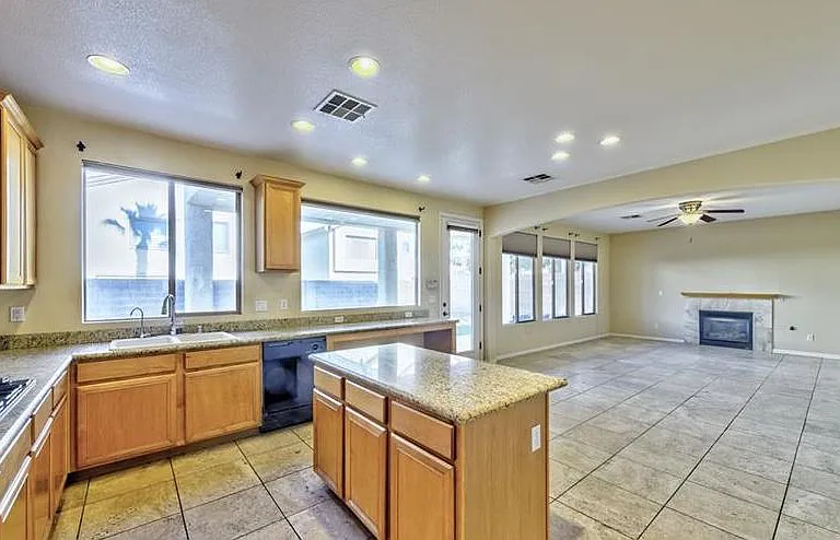 10852 Montasola St — Photo 3